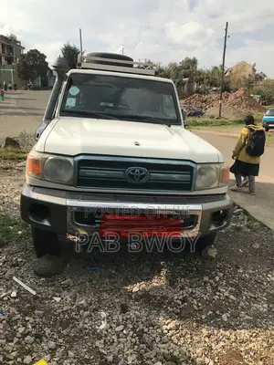 Photo - Toyota Land Cruiser 2011 White