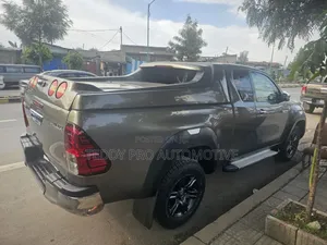 Toyota Hilux 2021 Gray