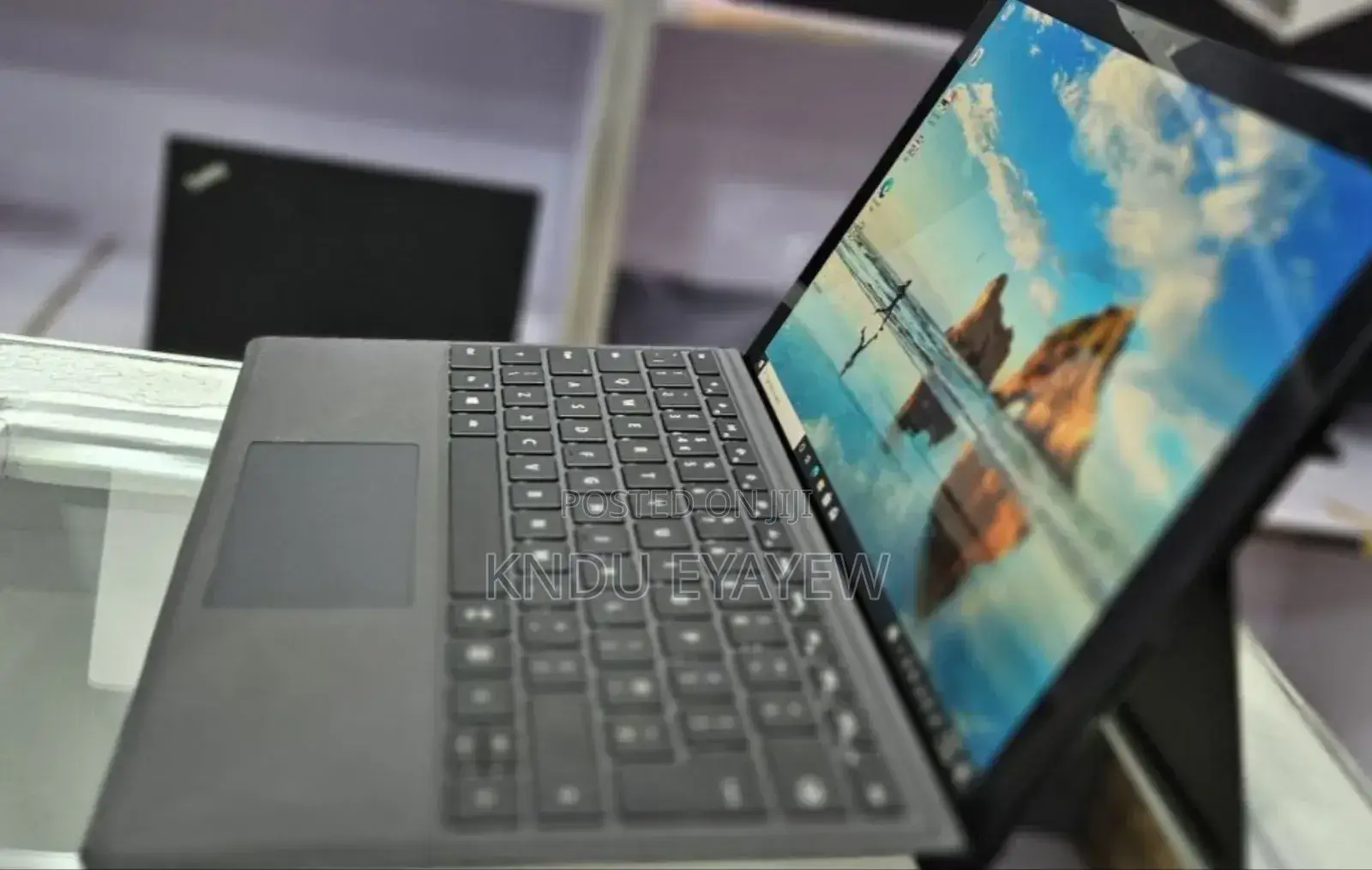 New Laptop Microsoft Surface 8GB Intel Core I7 SSD 256GB