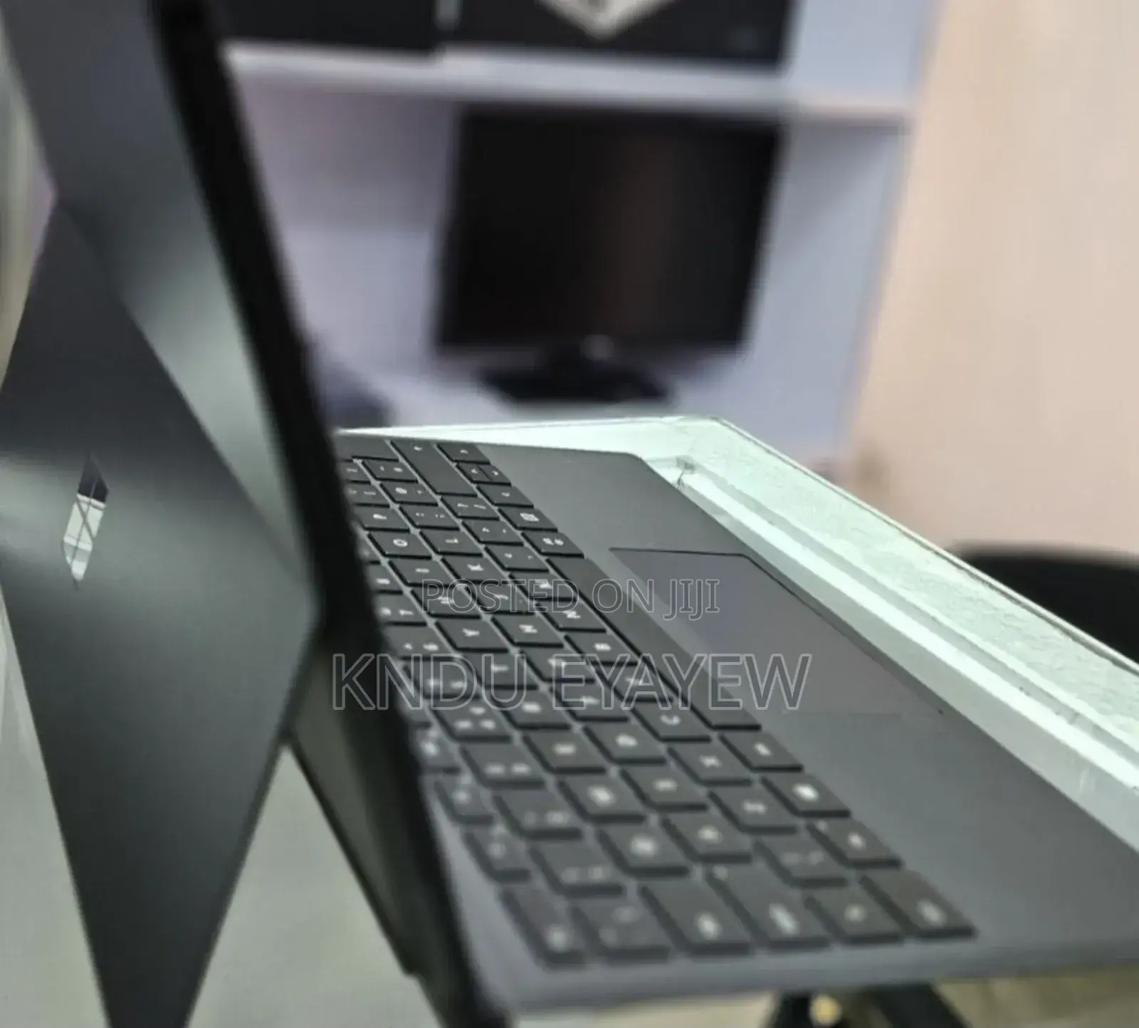 New Laptop Microsoft Surface 8GB Intel Core I7 SSD 256GB