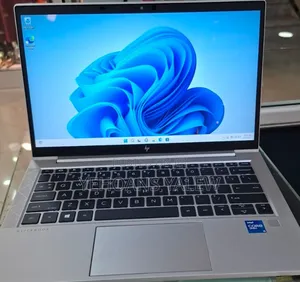 New Laptop HP EliteBook 830 8GB Intel Core I5 SSD 512GB