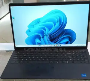 Photo - New Laptop Dell Vostro 3520 8GB Intel Core I5 SSD 1T