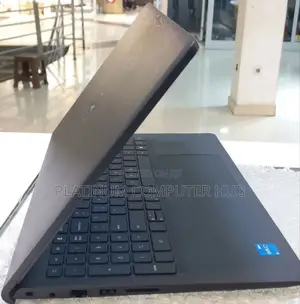 New Laptop Dell Vostro 3520 8GB Intel Core I5 SSD 1T