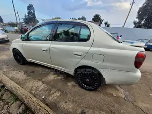 Toyota Platz 2002 Ivory