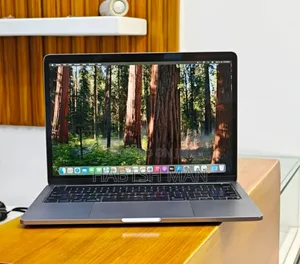 New Laptop Apple MacBook Pro 2020 8GB Intel Core I5 SSD 256GB