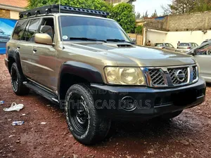 Photo - Nissan Patrol 2007 Gold