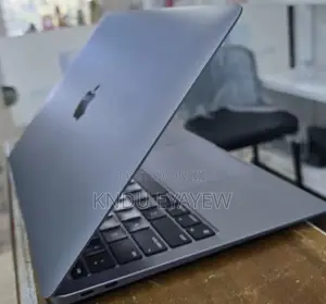 Photo - New Laptop Apple MacBook Pro M1 8GB Apple M1 SSD 256GB