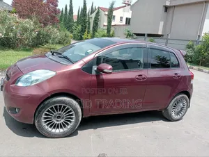 Photo - Toyota Yaris 2010 Red