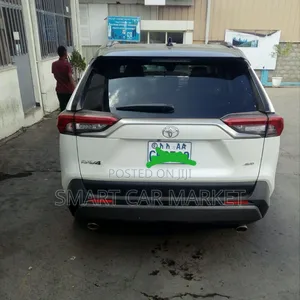 Toyota RAV4 2020 White