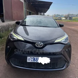Photo - Toyota C-HR 2021 Silver