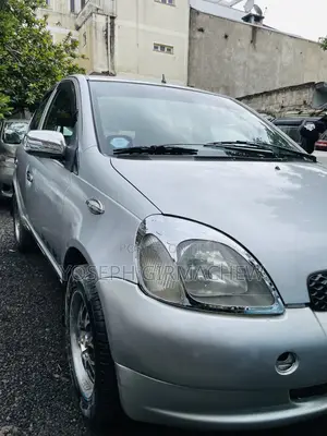 Photo - Toyota Yaris 2001 Silver