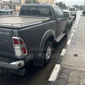 Toyota Hilux 2013 White
