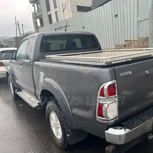 Toyota Hilux 2013 White
