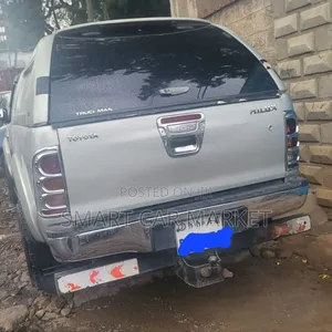Toyota Hilux 2010 White