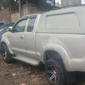 Toyota Hilux 2010 White