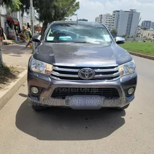 Toyota Hilux 2018 Gray
