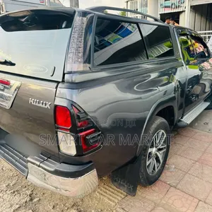 Toyota Hilux 2018 Gray