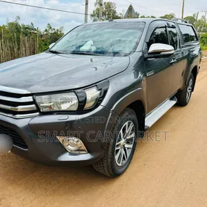 Toyota Hilux 2018 Gray