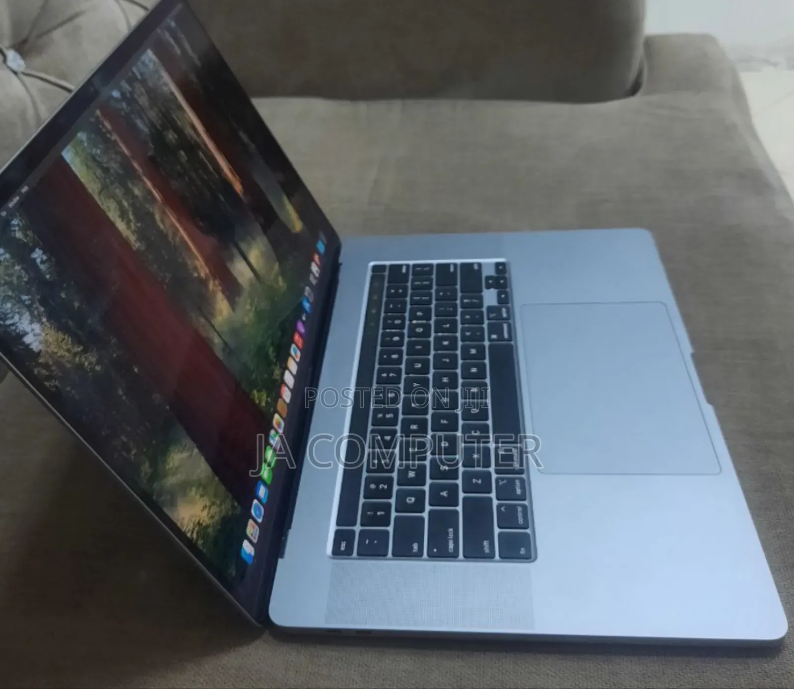 New Laptop Apple MacBook Pro 2019 32GB Intel Core I9 SSD 512GB