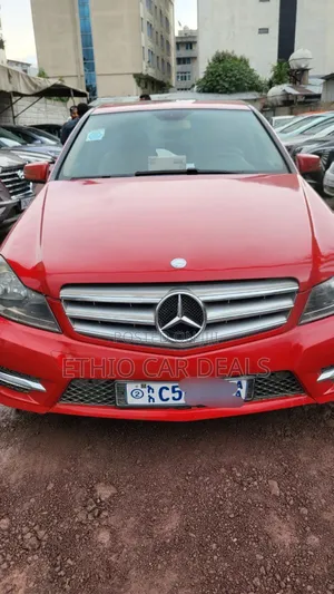 Photo - Mercedes-Benz C250 2014 Red