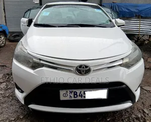 Photo - Toyota Yaris 2015 White