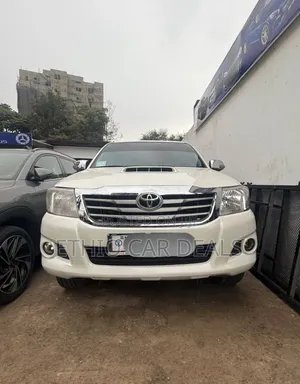 Toyota Hilux 2012 White