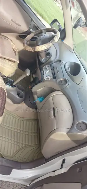 Toyota Platz 2004 Silver