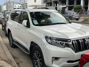 Photo - Toyota Land Cruiser Prado 2020 White
