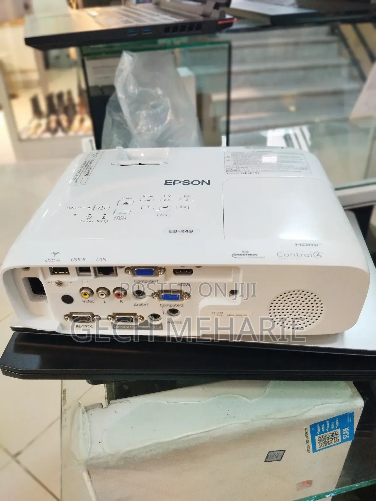 Brand New Epson Projector
With Manual Cd and Cartoon 
Mode