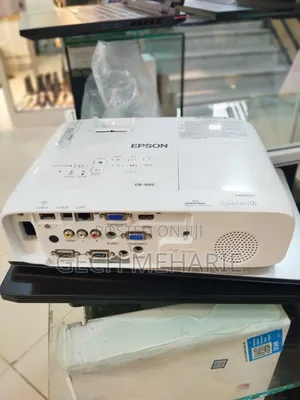 Brand New Epson Projector
With Manual Cd and Cartoon 
Mode