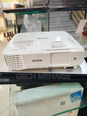 Brand New Epson Projector
With Manual Cd and Cartoon 
Mode
