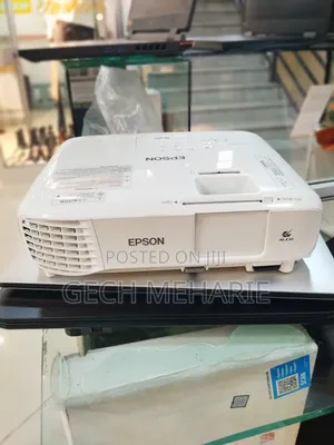 Brand New Epson Projector
With Manual Cd and Cartoon 
Mode