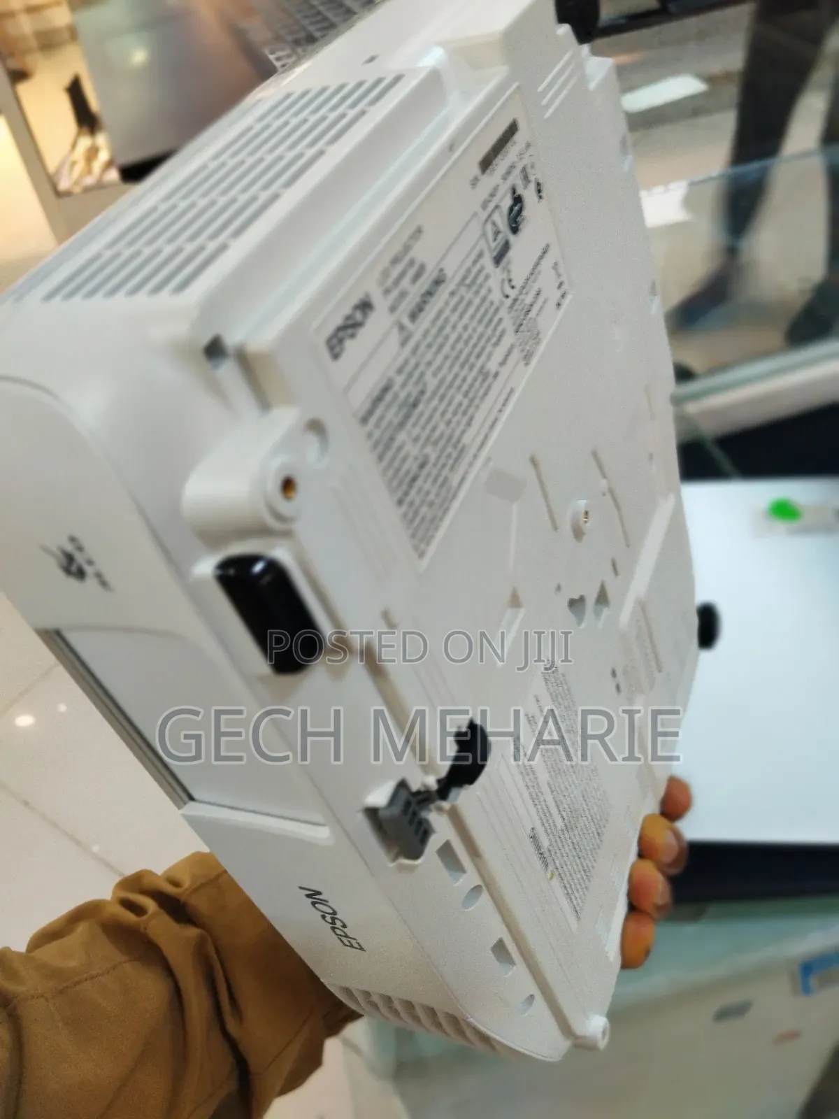 Brand New Epson Projector
With Manual Cd and Cartoon 
Mode