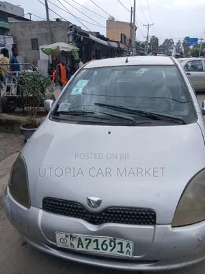 Photo - Toyota Vitz 2001 Silver