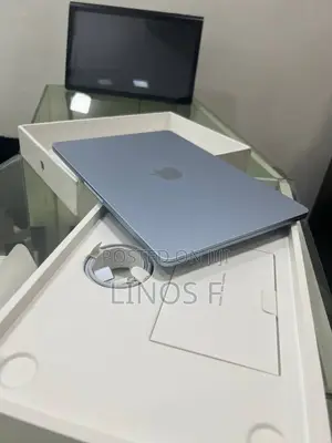 New Laptop Apple MacBook Air 2025 M4 13-Inch 8GB Apple M4 Pro SSD 256GB