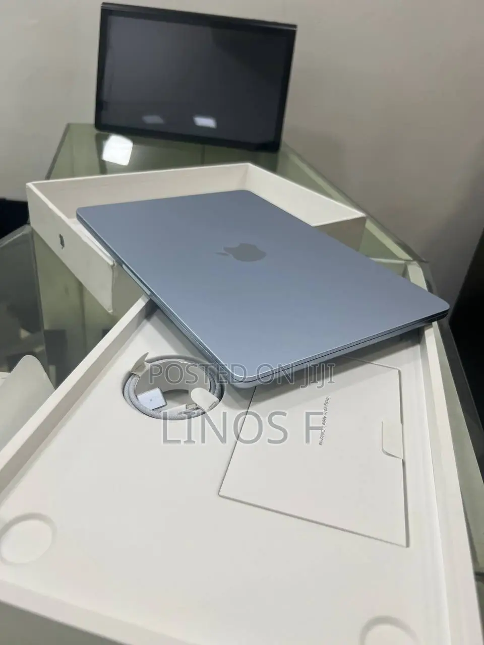 New Laptop Apple MacBook Air 2025 M4 13-Inch 8GB Apple M4 Pro SSD 256GB