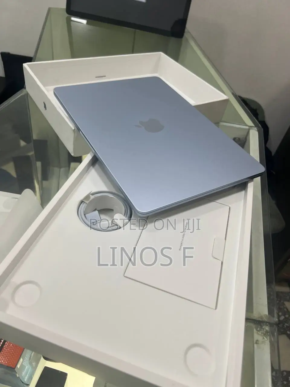 New Laptop Apple MacBook Air 2025 M4 13-Inch 8GB Apple M4 Pro SSD 256GB