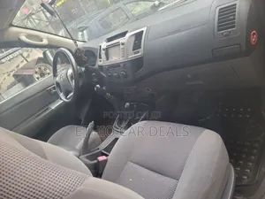 Toyota Hilux 2013 Gold