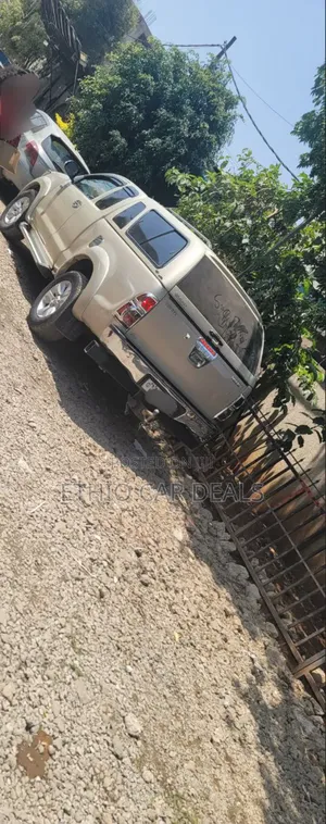 Toyota Hilux 2013 Gold