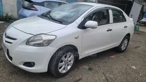 Photo - Toyota Yaris 2007 White
