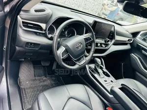 Toyota Highlander 2023 Gray