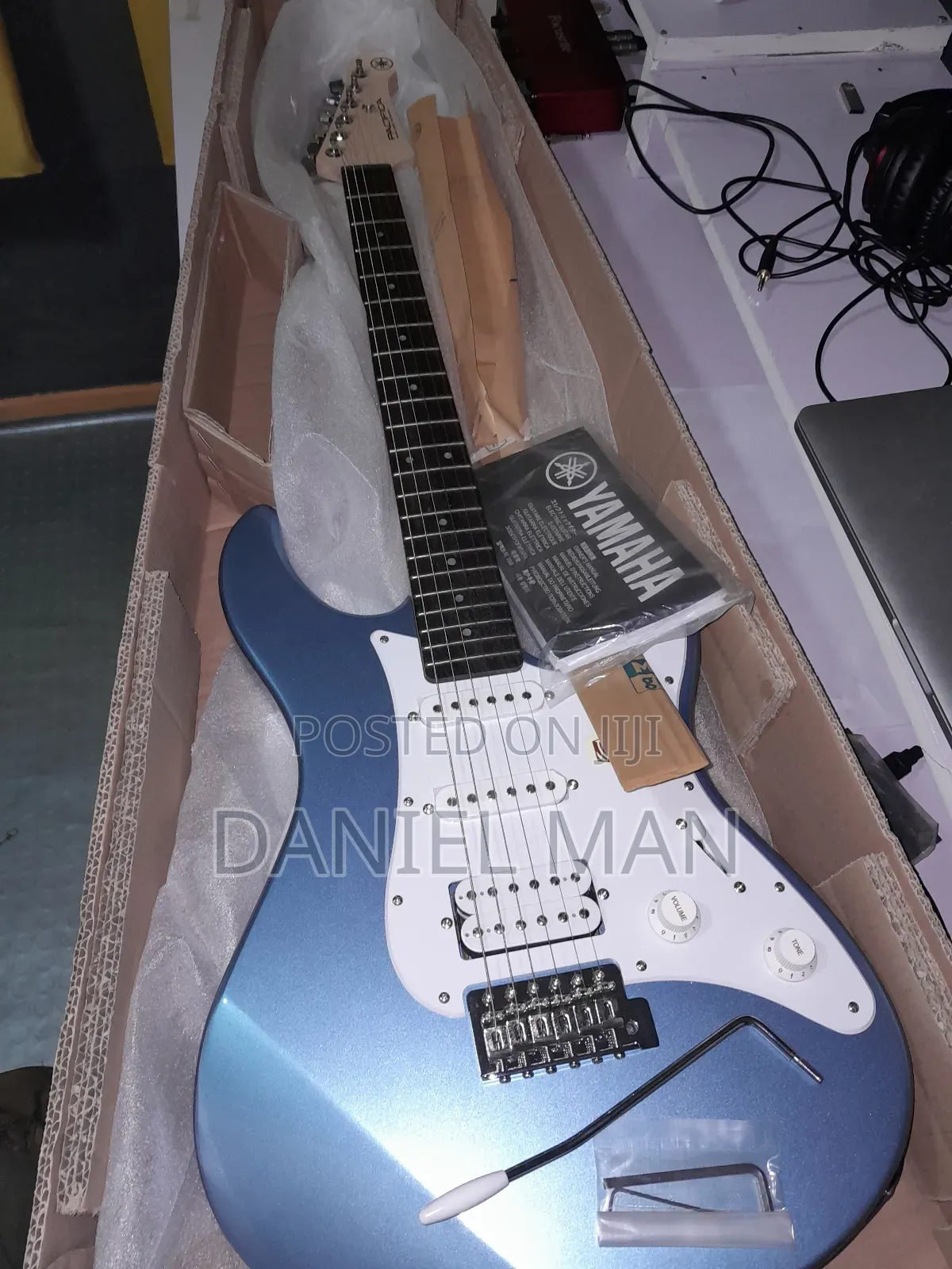 Yamaha Guitar (Urgent )