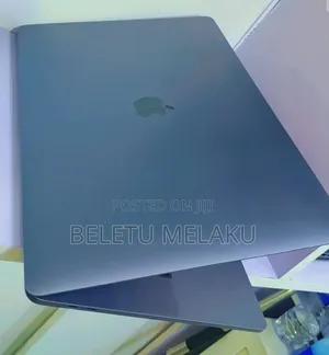 Photo - New Laptop Apple MacBook Pro 2017 16GB Intel Core I7 SSD 512GB