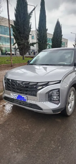 Photo - Hyundai Creta 2023 Silver