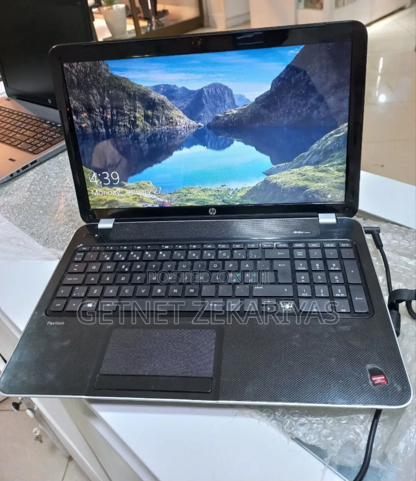 New Laptop HP Pavilion 15 4GB AMD A6 HDD 1T