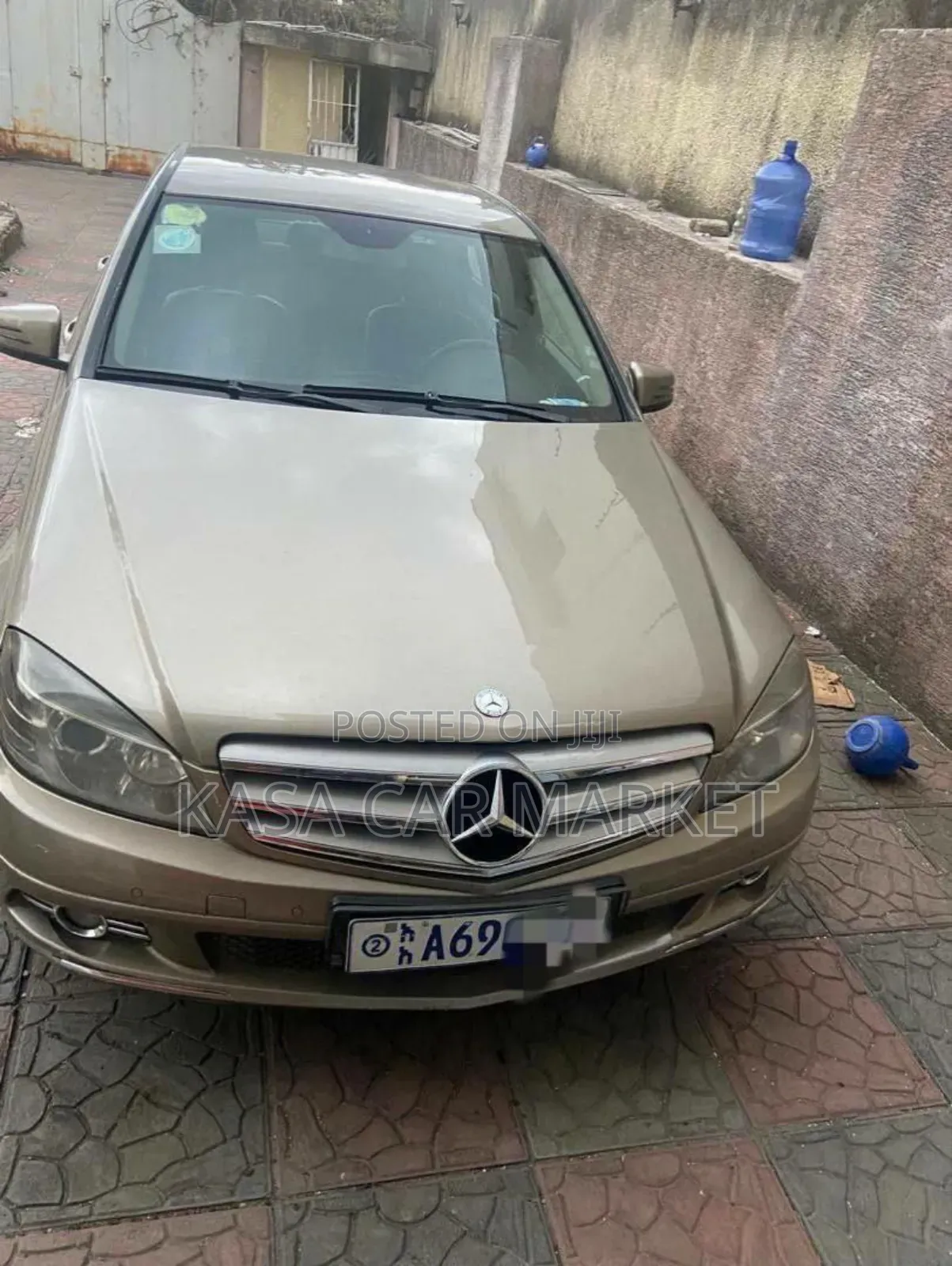 Mercedes-Benz C200 2010 Gold