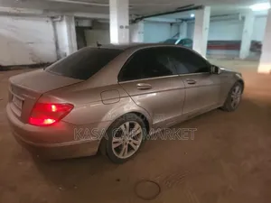 Mercedes-Benz C200 2010 Gold