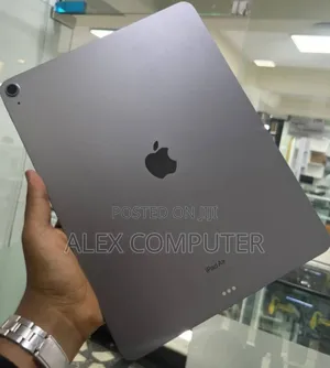 Photo - New Apple iPad Air (2022) 128 GB Silver