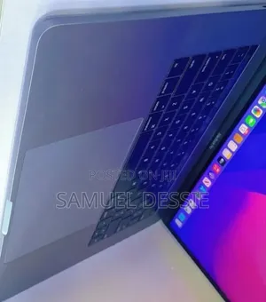 Photo - New Laptop Apple MacBook Pro 2017 16GB Intel Core I7 SSD 512GB
