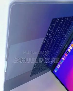 New Laptop Apple MacBook Pro 2017 16GB Intel Core I7 SSD 512GB